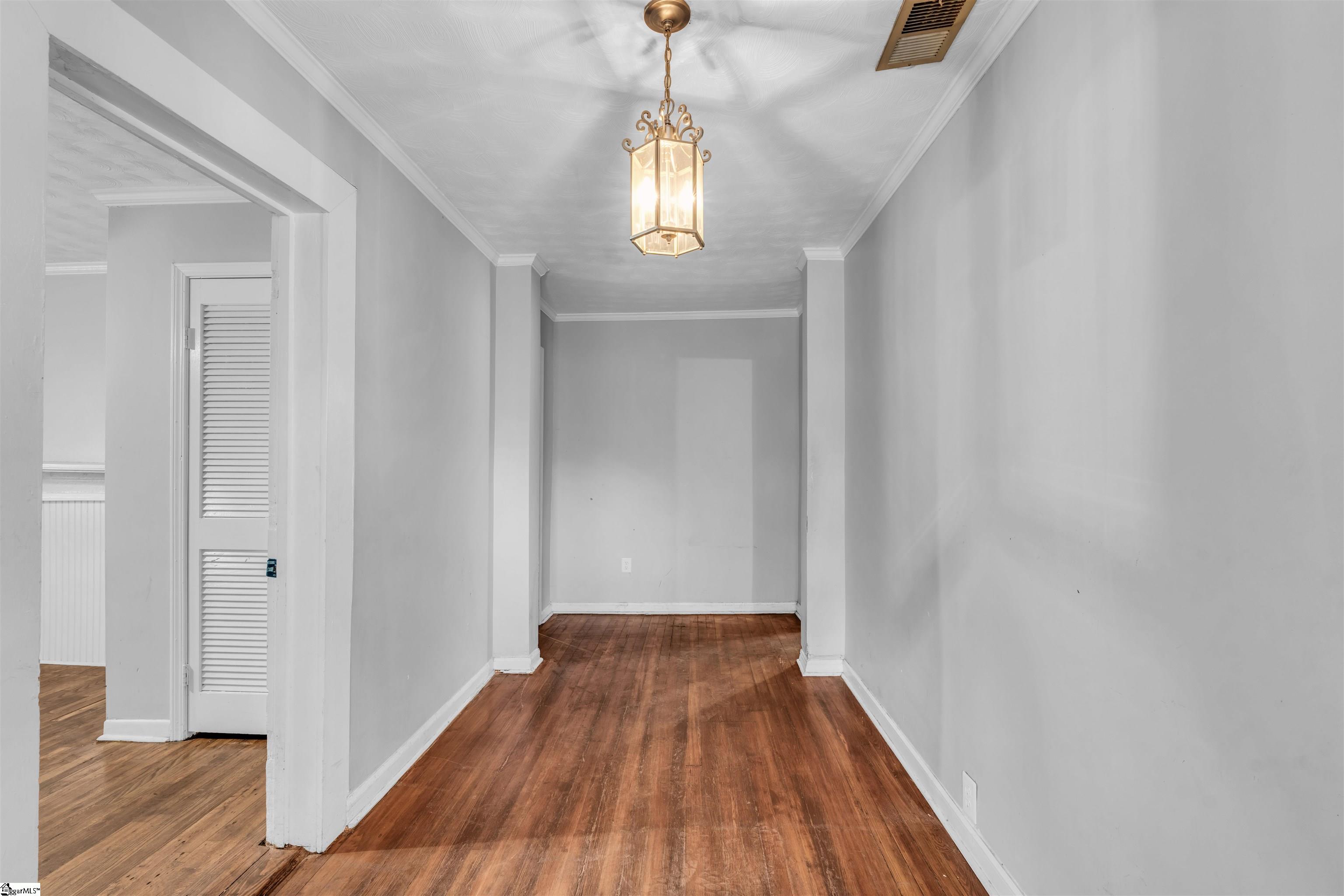 521 Perry Avenue Greenville, SC 29611 - Photo 6 of 21
