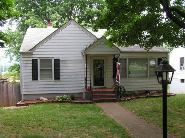 3231 Oliver Road Northeast Roanoke, VA 24012 - Photo 1 of 9 Front