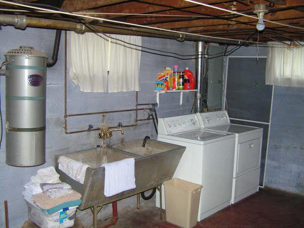 3231 Oliver Road Northeast Roanoke, VA 24012 - Photo 8 of 9 Laundry Area