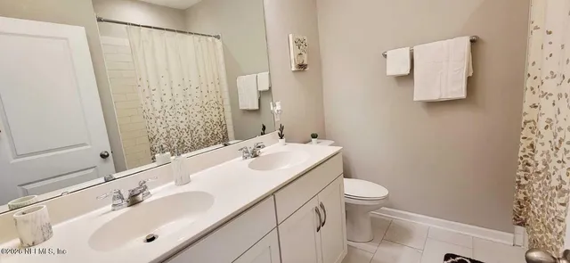 a view of a yard in front of house