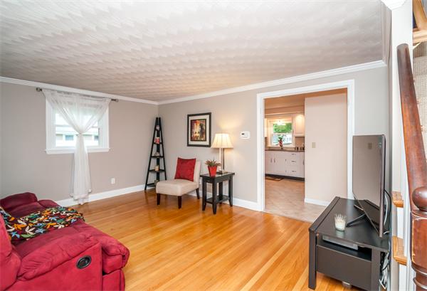 43 Pilgrim Road Reading, MA 01867 - Photo 5 of 20 Gallery Image 5