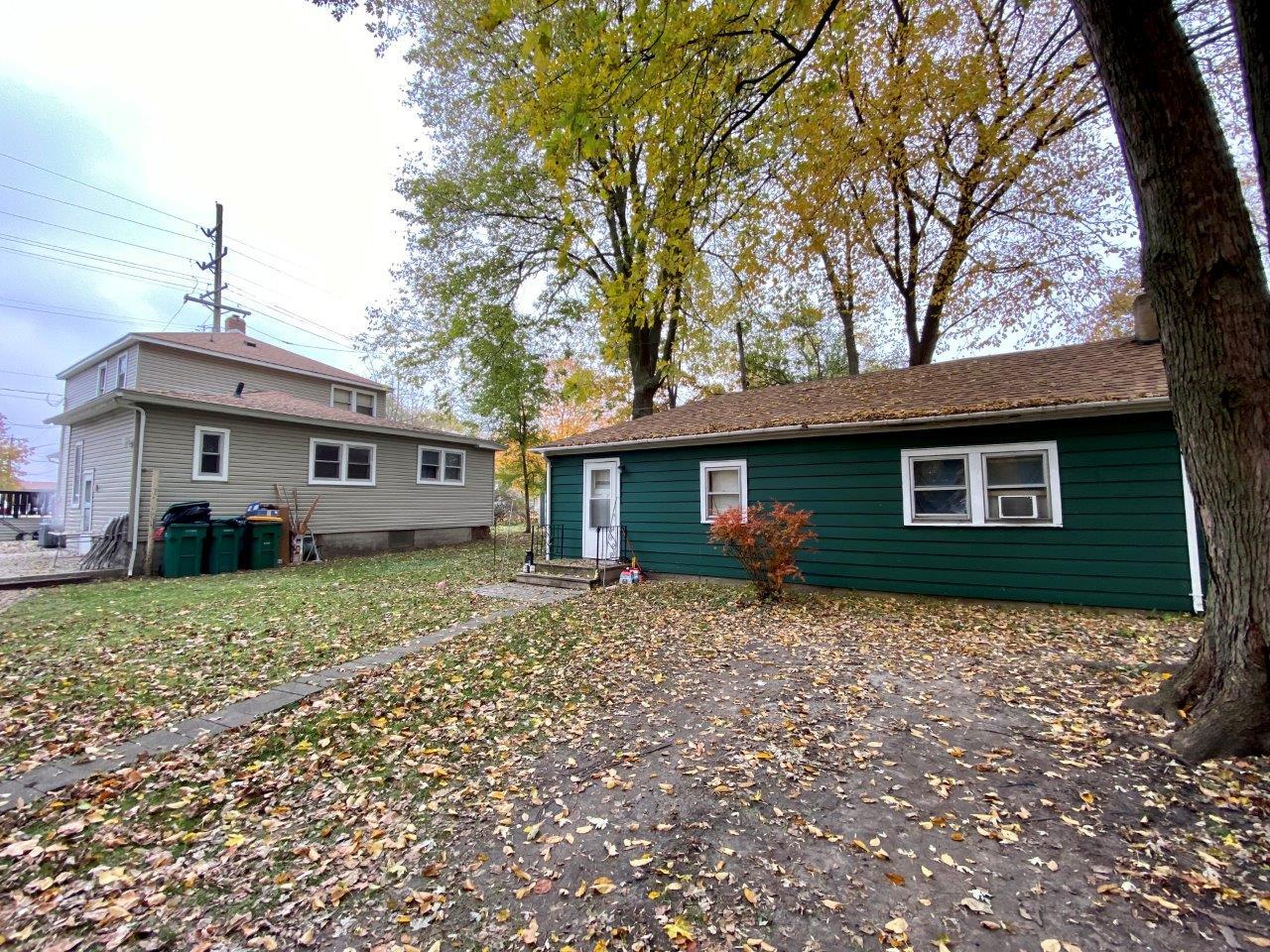 703 East Larue Street Streator, IL 61364 - Photo 26 of 38 a front view of a house with garden