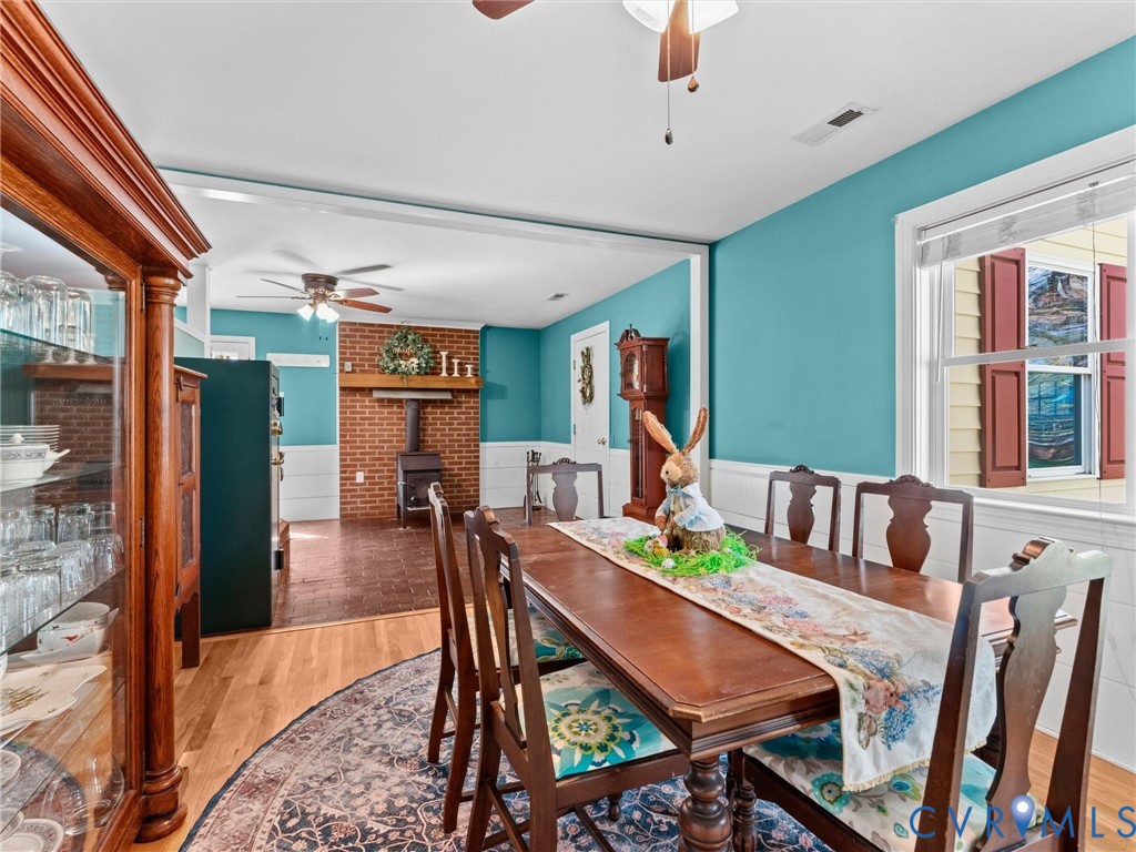 10488 Old Telegraph Road Ashland, VA 23005 - Photo 13 of 69 a view of a dining room with furniture
