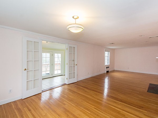 122 Roundwood Road Newton, MA 02464 - Photo 8 of 22 Gallery Image 8