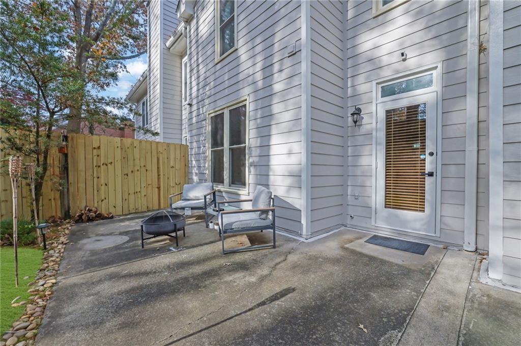 7155 Roswell Road, Unit 14 Atlanta, GA 30328 - Photo 34 of 35 a backyard of a house with outdoor seating