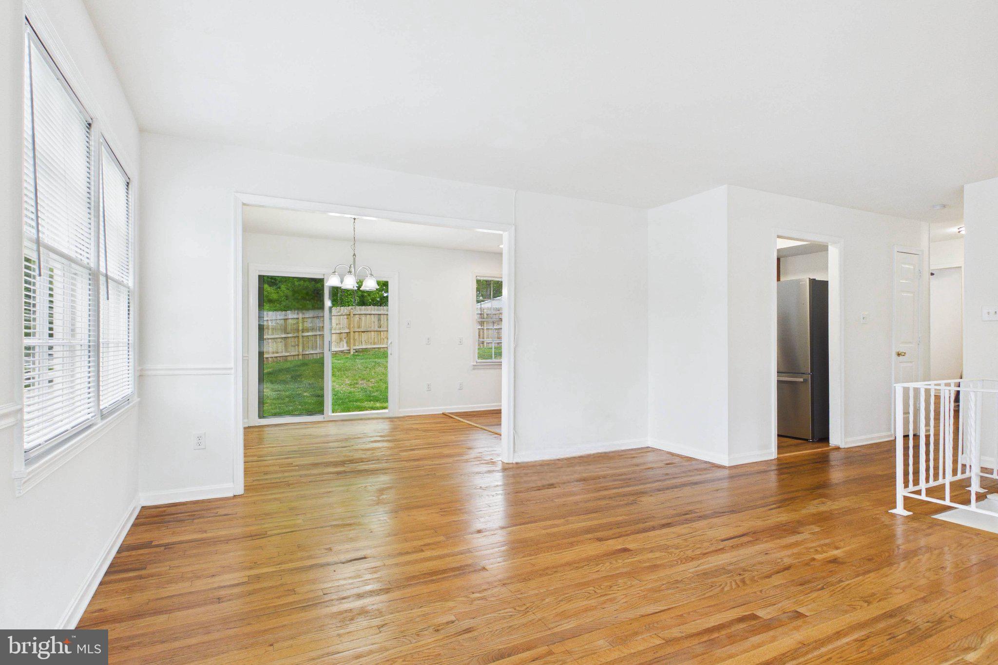 13235 Sturbridge Road Woodbridge, VA 22192 - Photo 25 of 53 Bright and airy open living space.