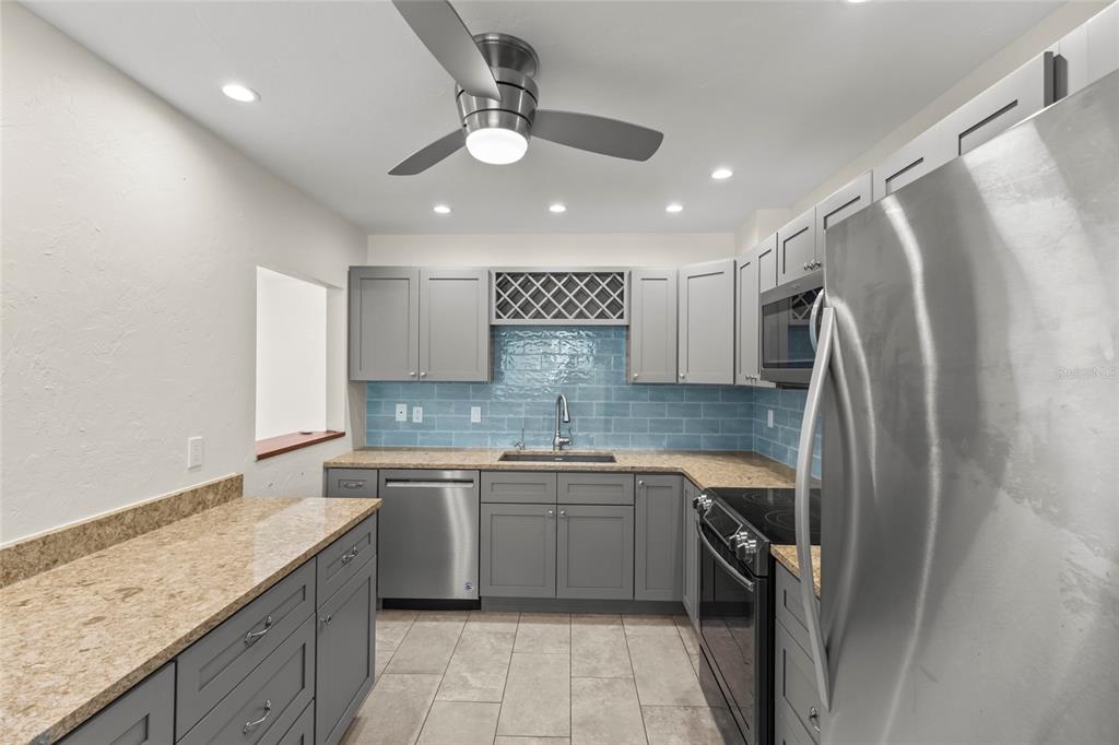 1512 Pelican Cove Road, Unit 239 Sarasota, FL 34231 - Photo 11 of 39