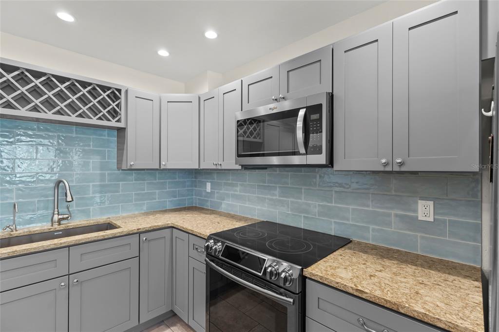 1512 Pelican Cove Road, Unit 239 Sarasota, FL 34231 - Photo 12 of 39