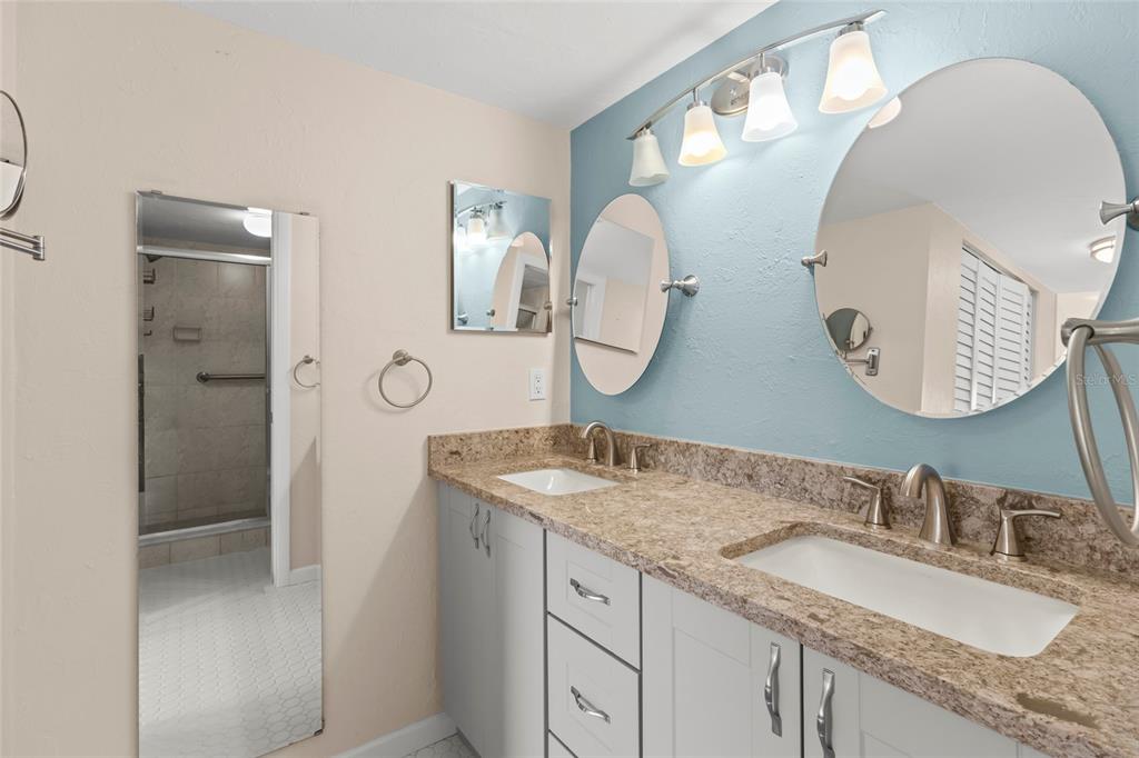 1512 Pelican Cove Road, Unit 239 Sarasota, FL 34231 - Photo 17 of 39