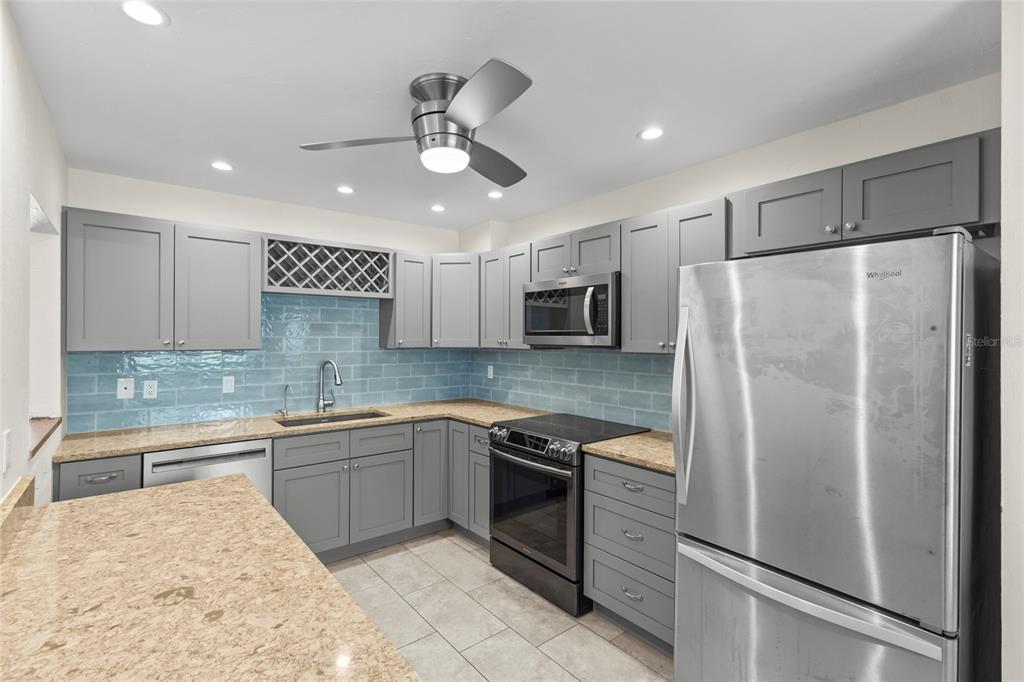 1512 Pelican Cove Road, Unit 239 Sarasota, FL 34231 - Photo 10 of 39