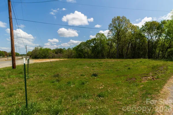 $600,000 | 110 M H Camp Highway, Grover, NC 28073