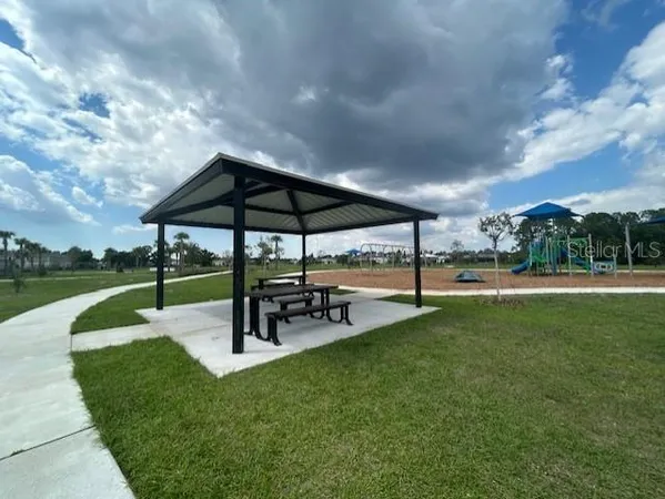 $595,000 | 14806 Summer Br Drive, Lithia, FL 33547