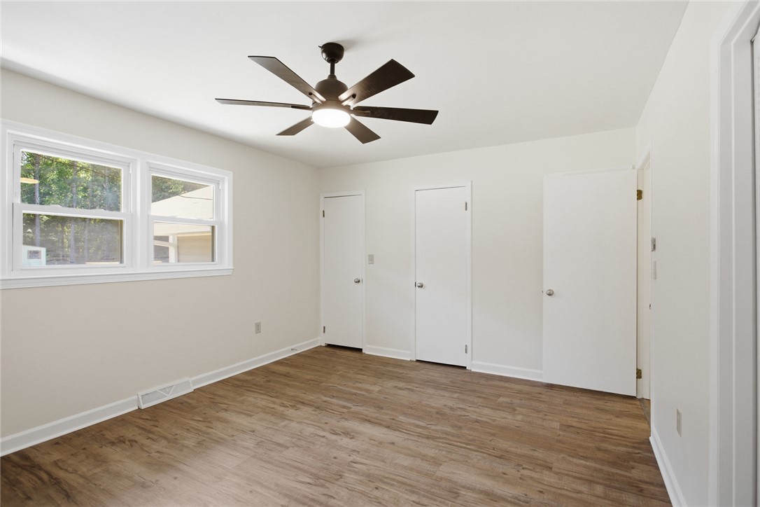 207 Greenmeadow Circle Anderson, SC 29626 - Photo 19 of 38 This bright and airy room offers a comfortable and inviting atmosphere for everyday living.