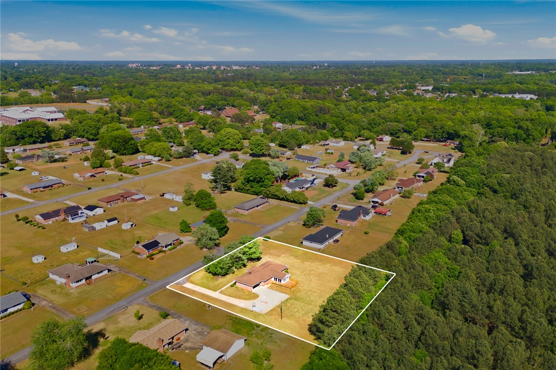 207 Greenmeadow Circle Anderson, SC 29626 - Photo 36 of 38 An inviting residence set amidst a vibrant neighborhood and a lush green landscape.