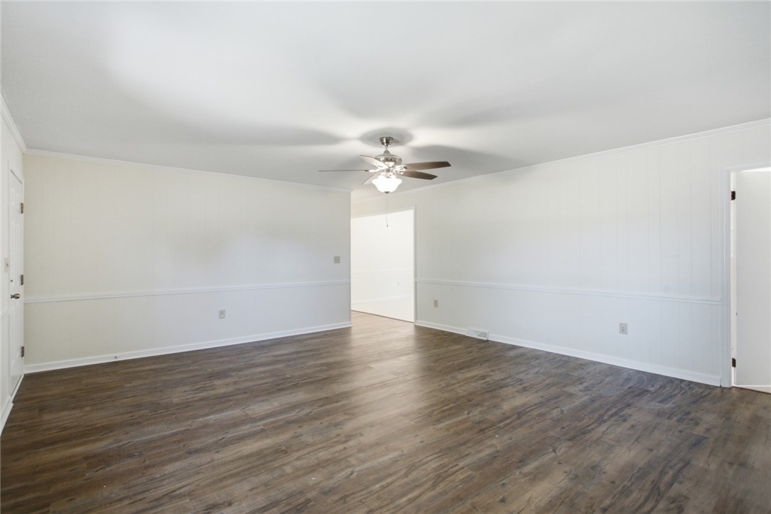 207 Greenmeadow Circle Anderson, SC 29626 - Photo 5 of 38 This versatile living area offers bright spaces, ready for your personalized touch.