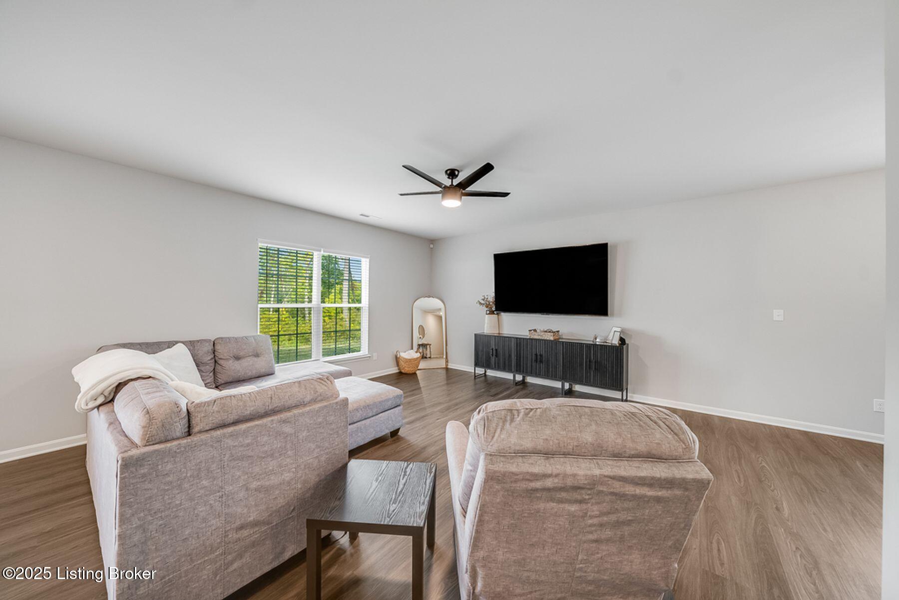 8436 Gateway Run Road Louisville, KY 40229 - Photo 12 of 61 photo_online_011