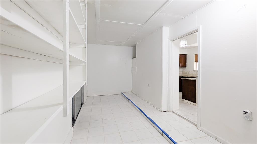 1107 Waverly Drive Arlington, TX 76015 - Photo 14 of 20 a view of a hallway with hallway