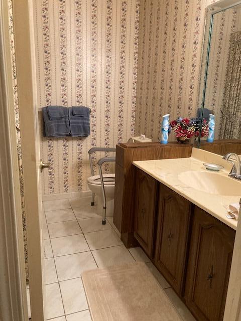 40 Rainier Drive Brick, NJ 08724 - Photo 11 of 25 a bathroom with a sink and a mirror