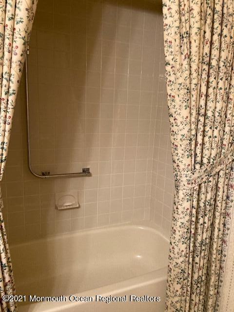 40 Rainier Drive Brick, NJ 08724 - Photo 20 of 25 a bath tub sitting next to a shower curtain