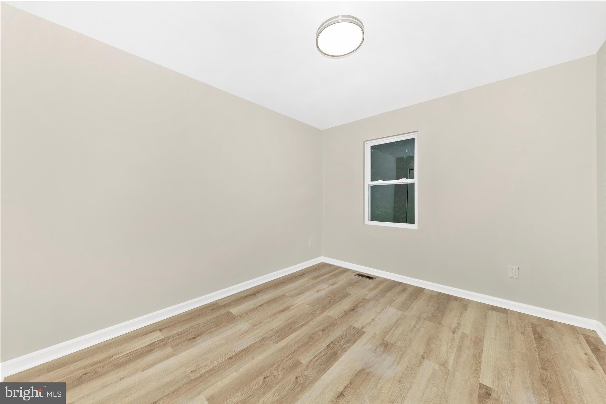 1 Kinsman View Circle Silver Spring, MD 20901 - Photo 22 of 52 wooden floor in a room
