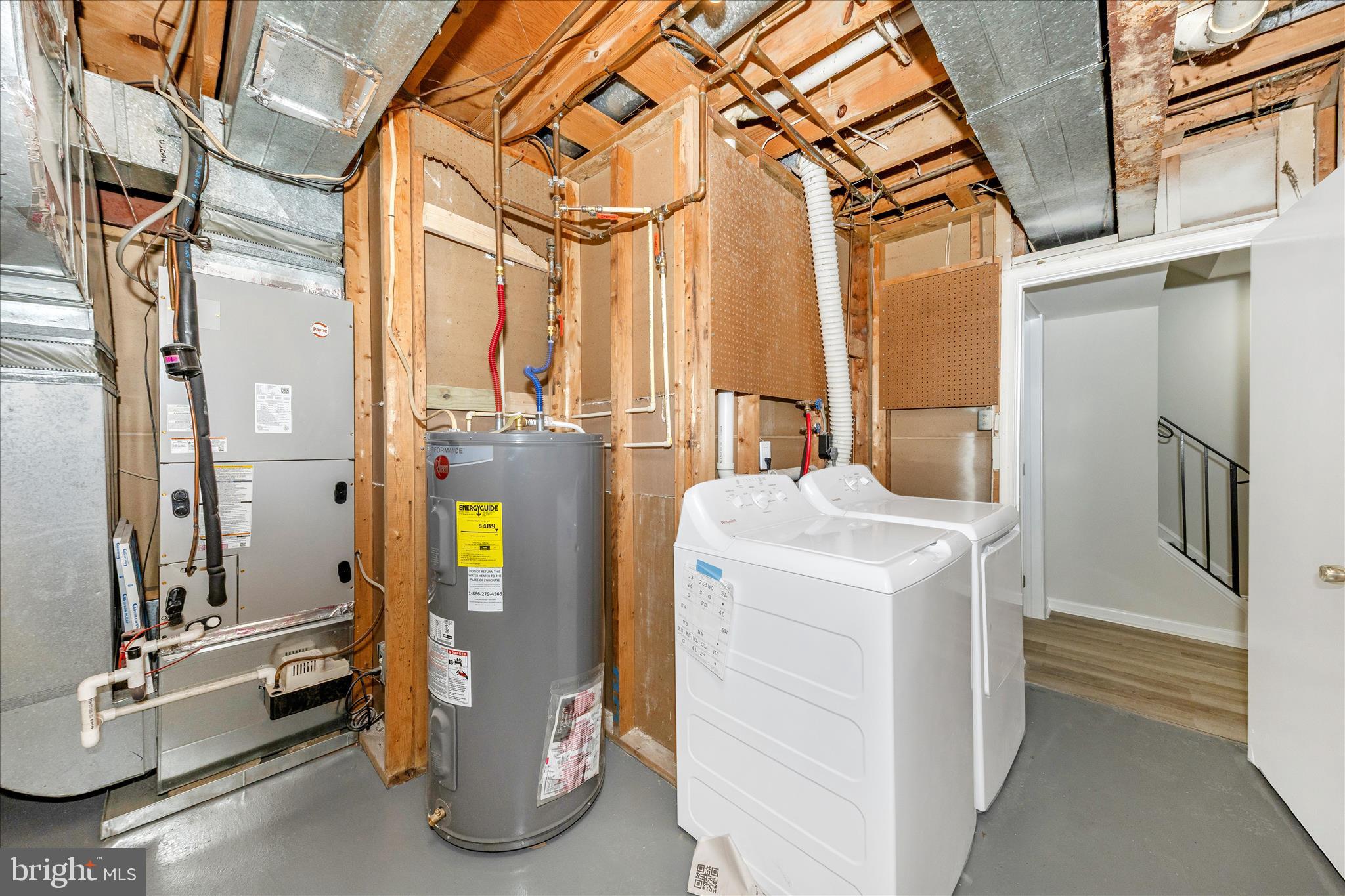 1 Kinsman View Circle Silver Spring, MD 20901 - Photo 39 of 52 a utility room with dryer and washer