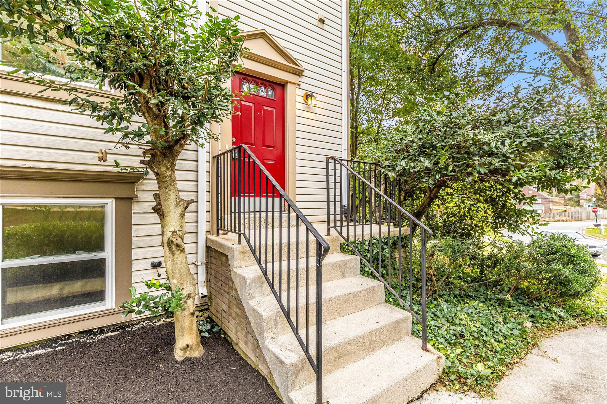 1 Kinsman View Circle Silver Spring, MD 20901 - Photo 42 of 52 a view of entryway with wooden floor and fence