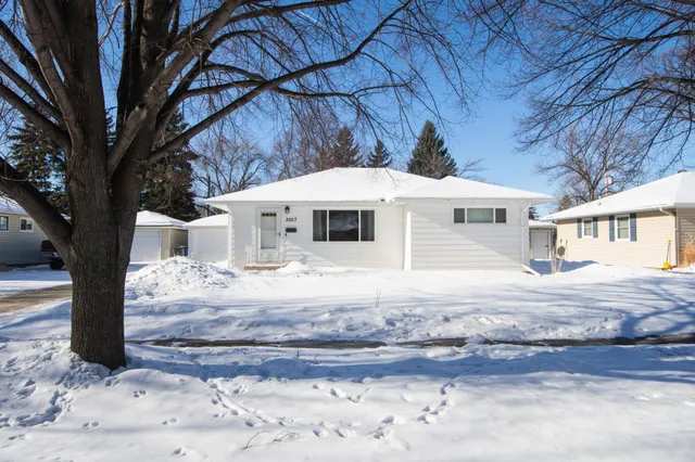 $270,000 | 2007 6th Street South, Moorhead, MN 56560