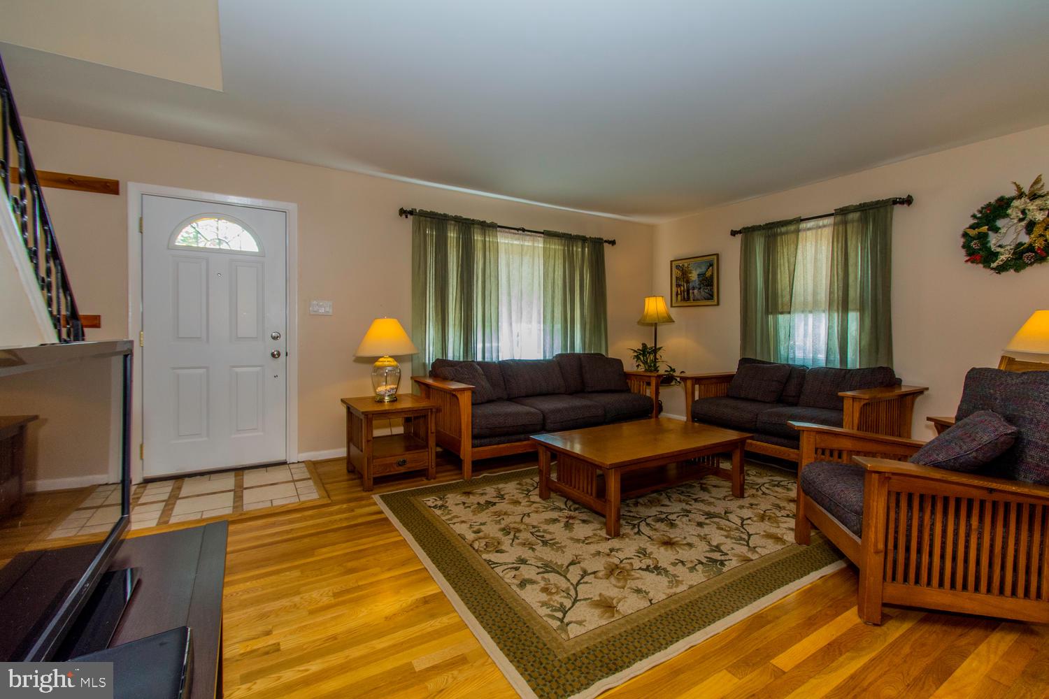 1306 Denbright Road Catonsville, MD 21228 - Photo 7 of 63 Living room