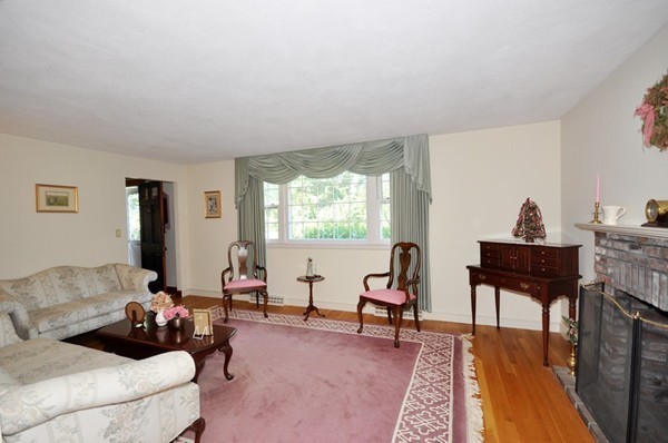 8 Crabtree Road Concord, MA 01742 - Photo 3 of 20 Gallery Image 3