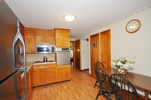 8 Crabtree Road Concord, MA 01742 - Photo 9 of 20 Gallery Image 9