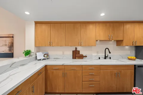 $1,195,000 | 1222 North Kings Road, Unit 8, West Hollywood, CA 90069