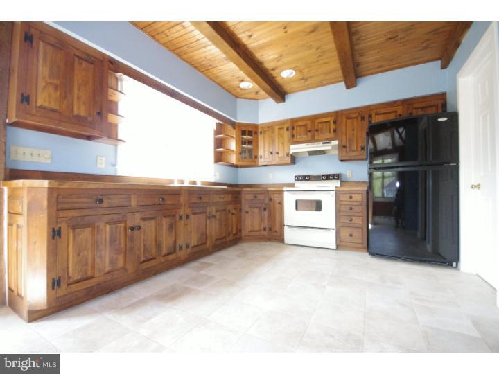 634 Park Road Lansdale, PA 19446 - Photo 2 of 25 Kitchen
