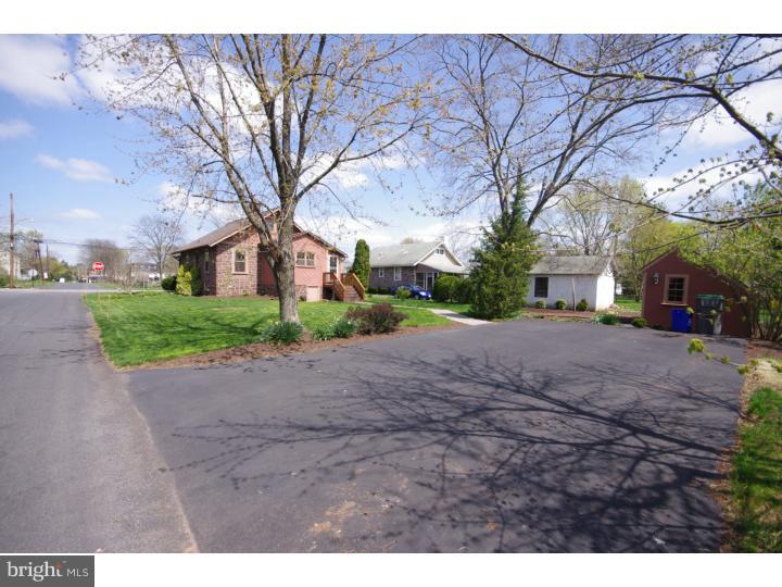 634 Park Road Lansdale, PA 19446 - Photo 20 of 25 Driveway