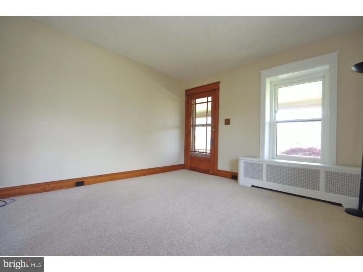 634 Park Road Lansdale, PA 19446 - Photo 8 of 25 Living Room