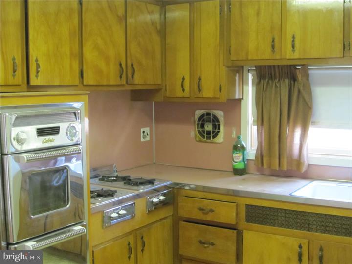 8924 Blue Grass Road Philadelphia, PA 19152 - Photo 8 of 13 Kitchen