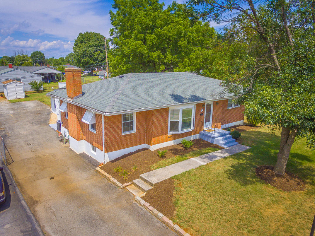 226 Frontier Road Northeast Roanoke, VA 24012 - Photo 23 of 33 IMG_1480