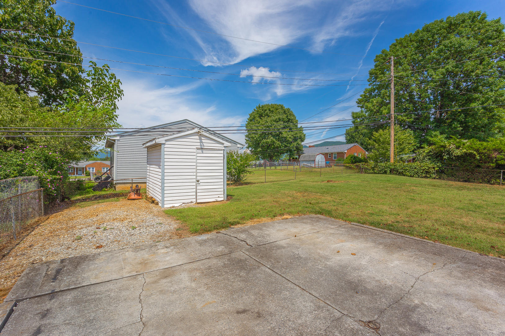 226 Frontier Road Northeast Roanoke, VA 24012 - Photo 10 of 33 IMG_1476