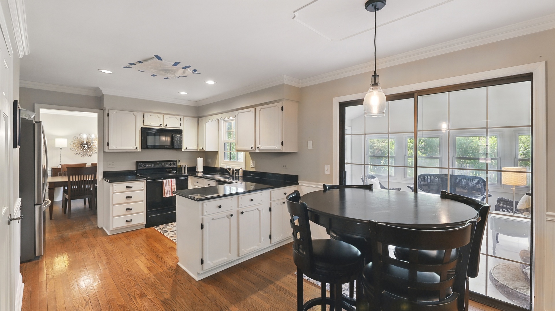 533 Warwick Drive Naperville, IL 60565 - Photo 6 of 25