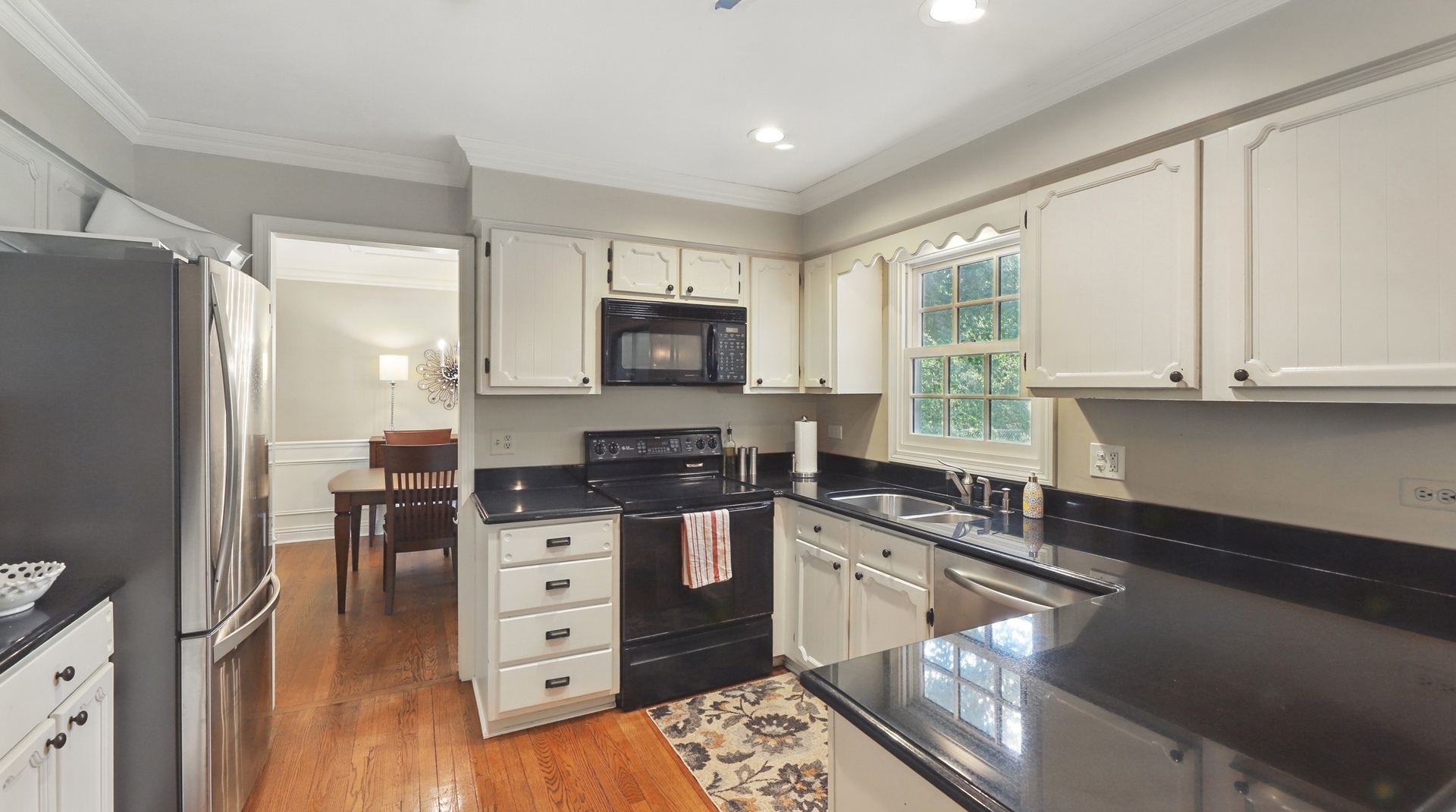 533 Warwick Drive Naperville, IL 60565 - Photo 8 of 25