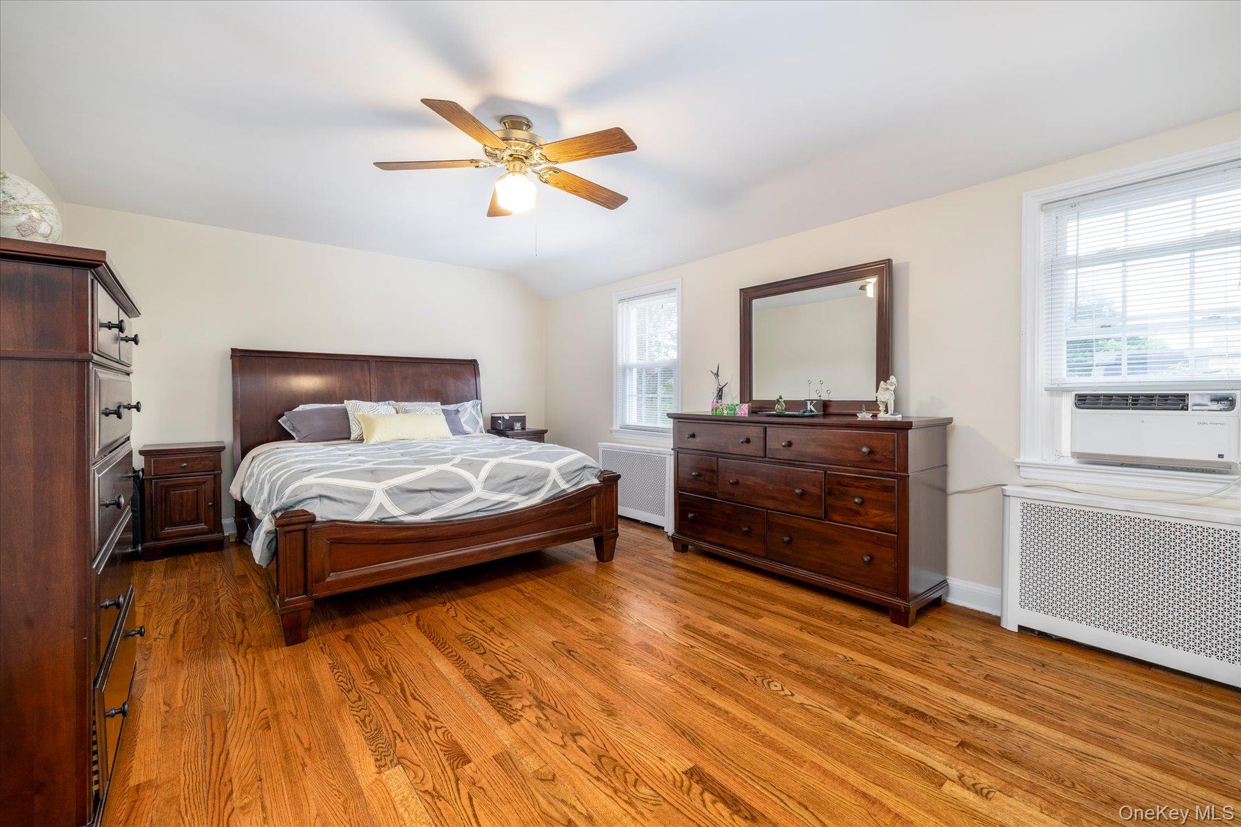 41 Hart Street Lynbrook, NY 11563 - Photo 17 of 30