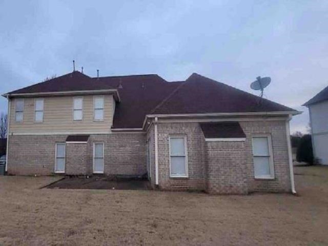 495 Itawamba Road Collierville, TN 38017 - Photo 3 of 18 a front view of a house with a yard and garage