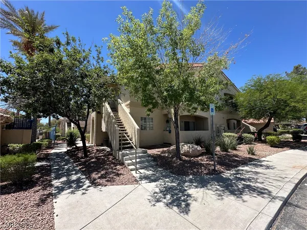 $1,160 | 1881 West Alexander Road, Unit 2076, North Las Vegas, NV 89032