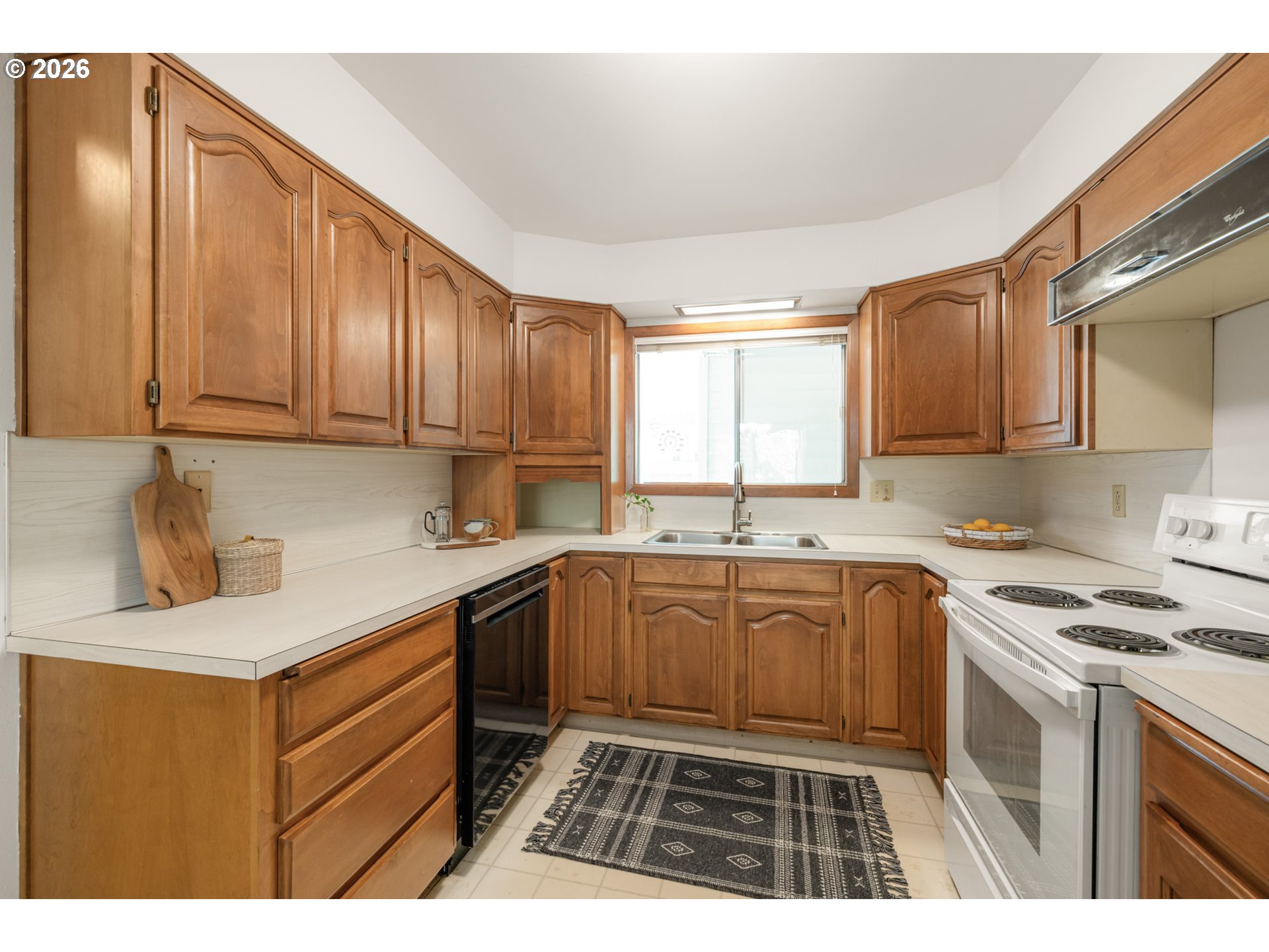 9025 Southwest Avery Street Tualatin, OR 97062 - Photo 11 of 35 a kitchen with a sink stove and cabinets