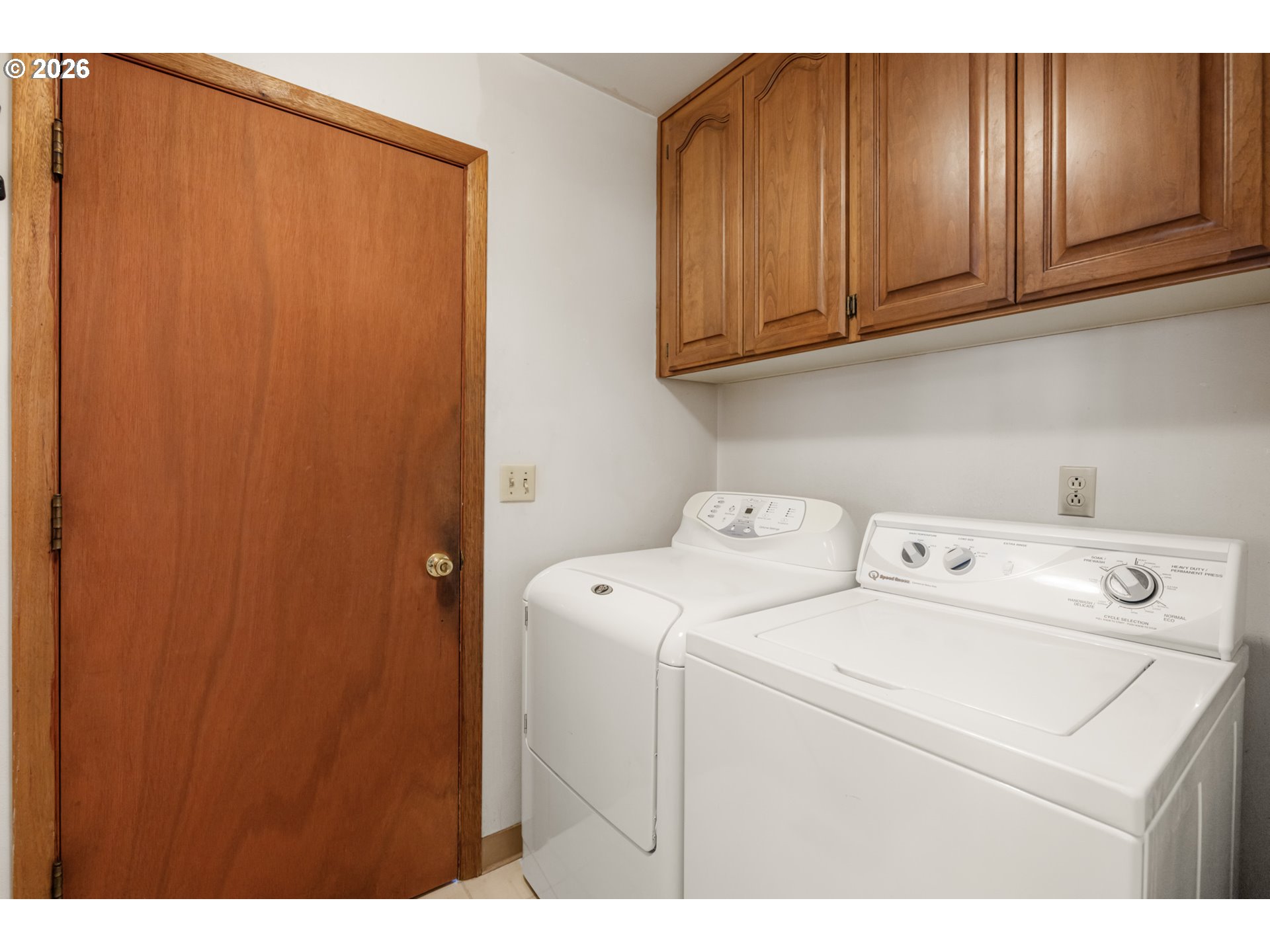 9025 Southwest Avery Street Tualatin, OR 97062 - Photo 23 of 35 a utility room with dryer and washer