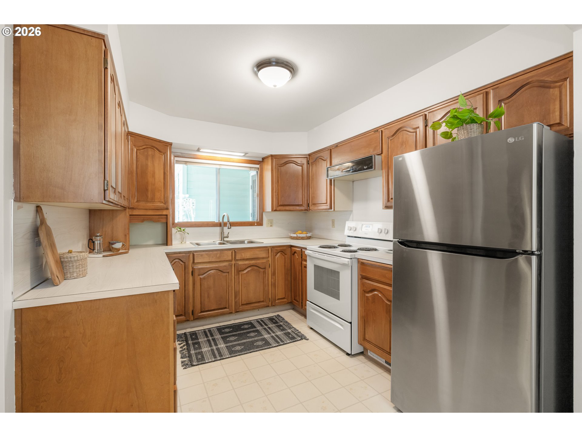 9025 Southwest Avery Street Tualatin, OR 97062 - Photo 10 of 35 a kitchen with a refrigerator and a sink