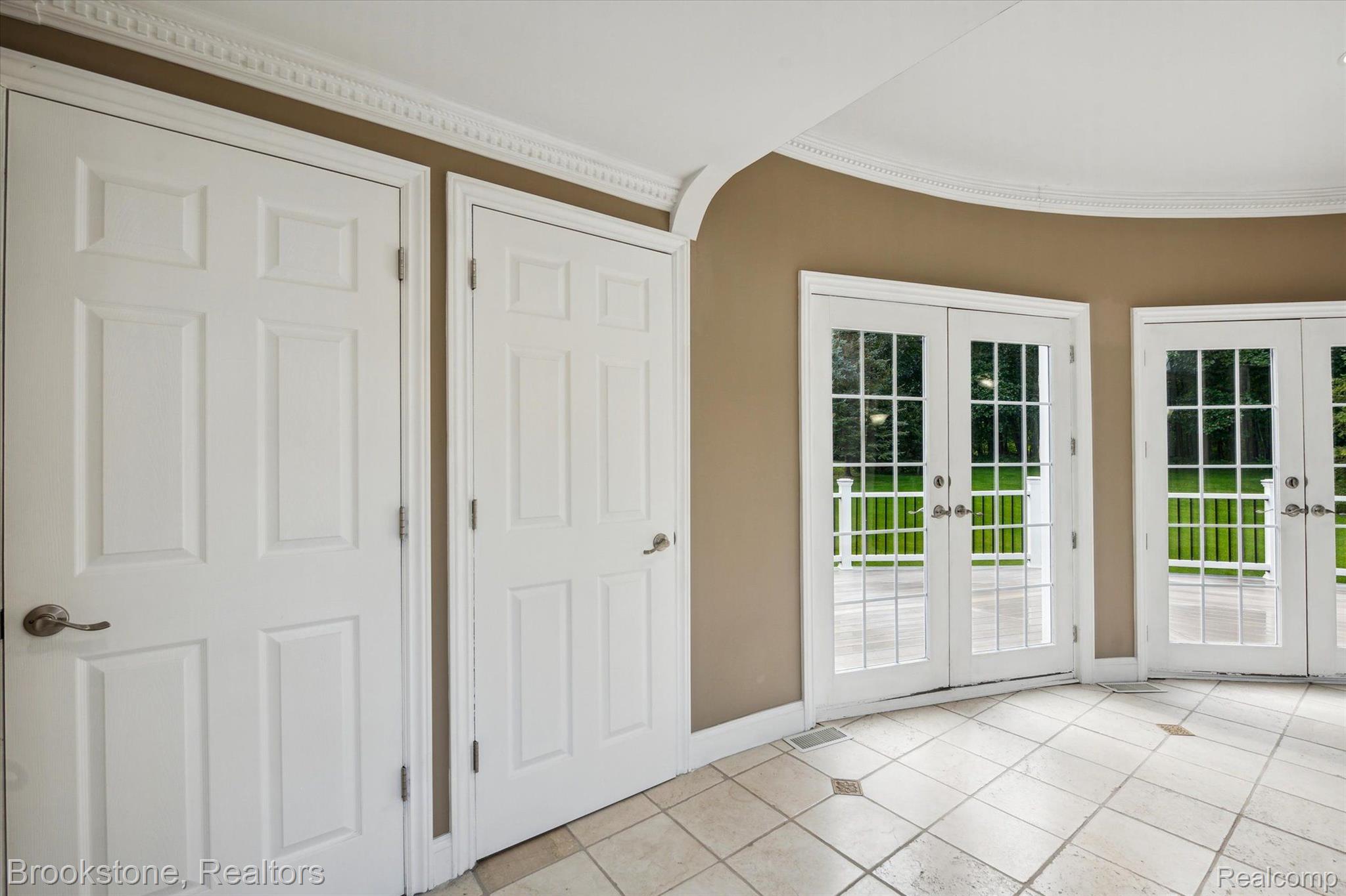 2307 Sundance Ridge Howell, MI 48843 - Photo 8 of 86 Gallery Image 8