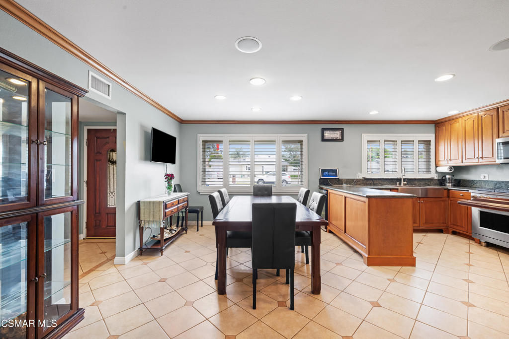 3079 Waco Avenue Simi Valley, CA 93063 - Photo 10 of 38