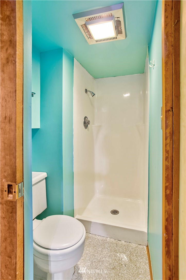 16919 112th Place Northeast Bothell, WA 98011 - Photo 22 of 40 a bathroom with a toilet and a shower