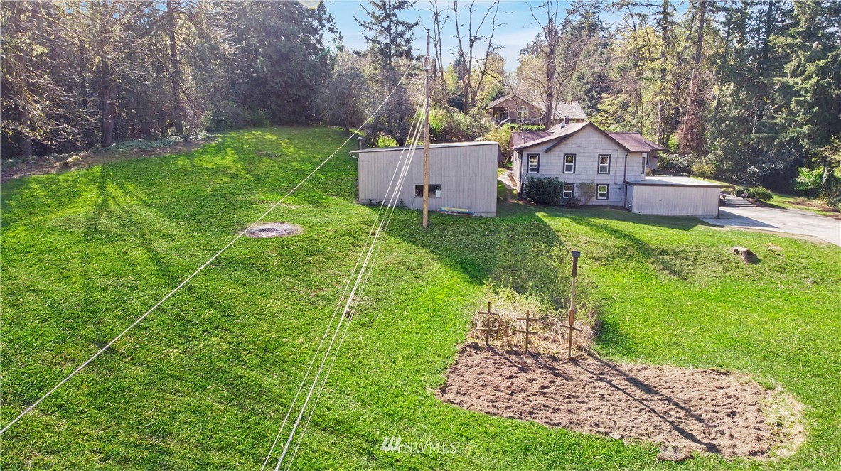 16919 112th Place Northeast Bothell, WA 98011 - Photo 38 of 40 a front view of a house with garden
