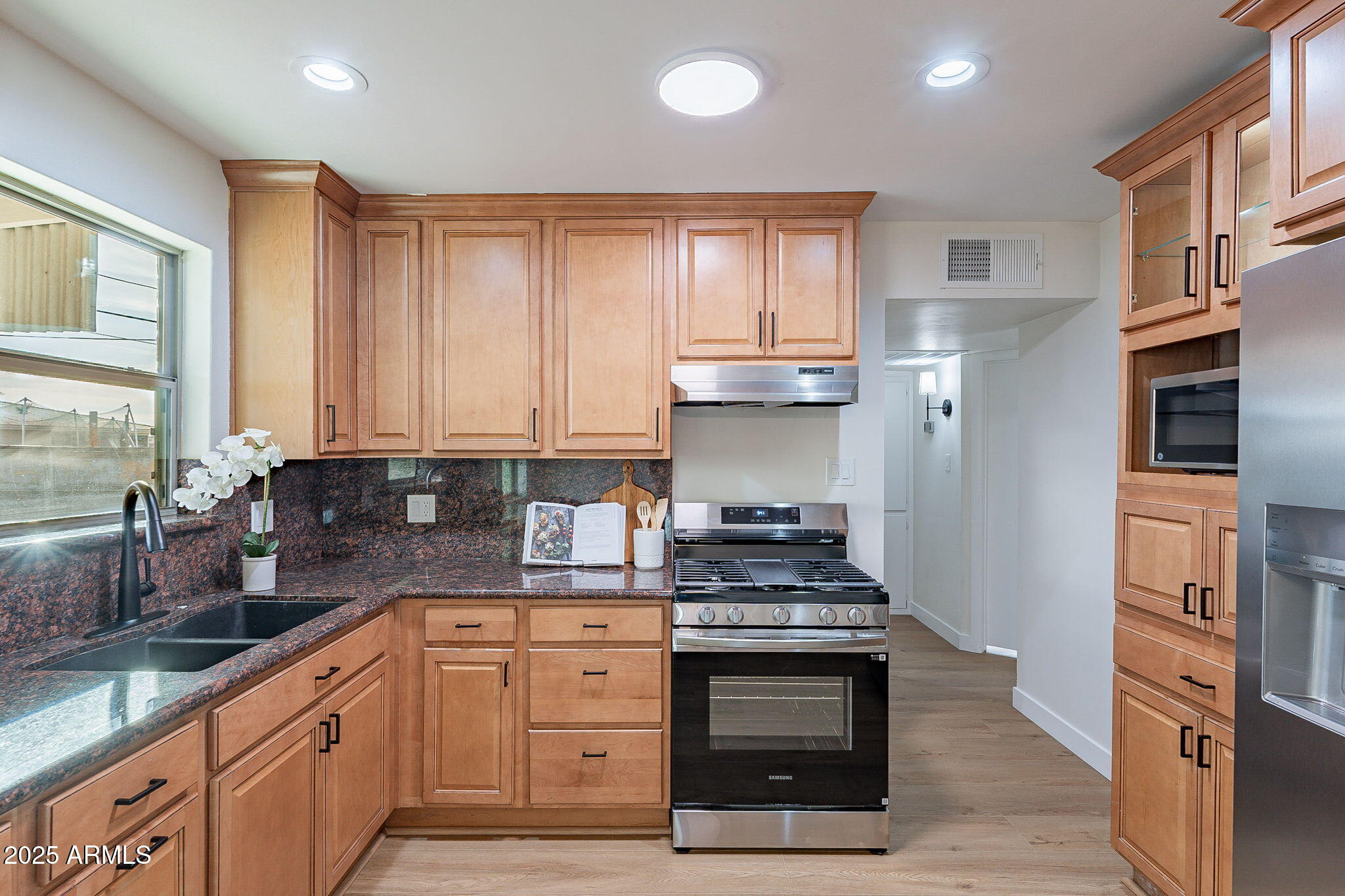 3321 East Almeria Road Phoenix, AZ 85008 - Photo 4 of 40 19-web-or-mls-Almeria-19